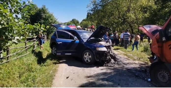 Patru tineri au fost răniți într-un accident produs pe un drum județean din Bistrița-Năsăud. A fost solicitat elicopterul SMURD 851957
