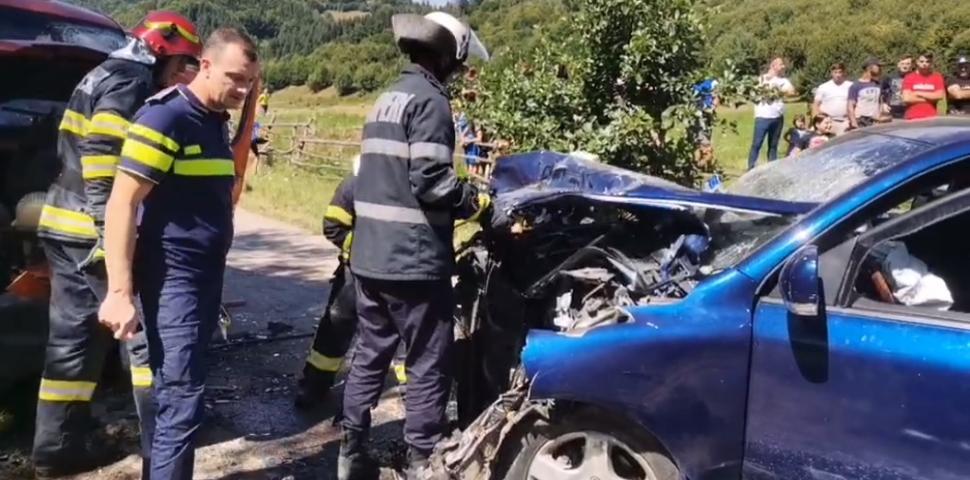 Patru tineri au fost răniți într-un accident produs pe un drum județean din Bistrița-Năsăud. A fost solicitat elicopterul SMURD 851959