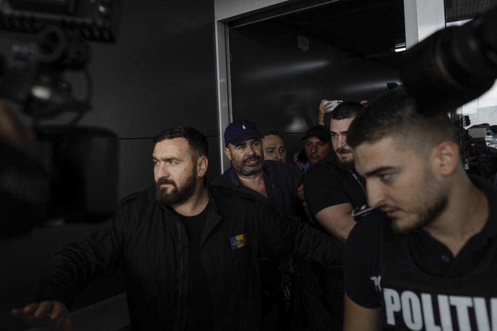 Darius Vâlcov, adus în România. Are o pedeapsă de 6 ani de închisoare 852094