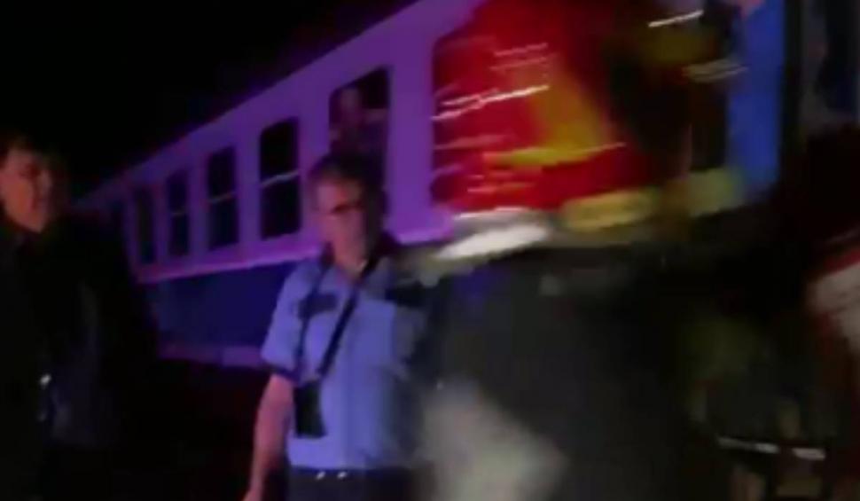 Incendiu la locomotiva unui tren personal cu 20 de călători, în mijlocul nopții 852022