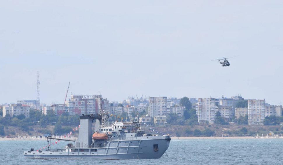 O navă militară și un elicopter vor inspecta litoralul românesc, după ce o mină marină a explodat la Costinești