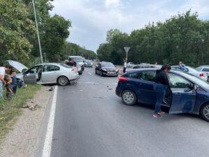 Accident între trei mașini, între Buzău și Ploiești: doi adulți și un copil, răniți 852247
