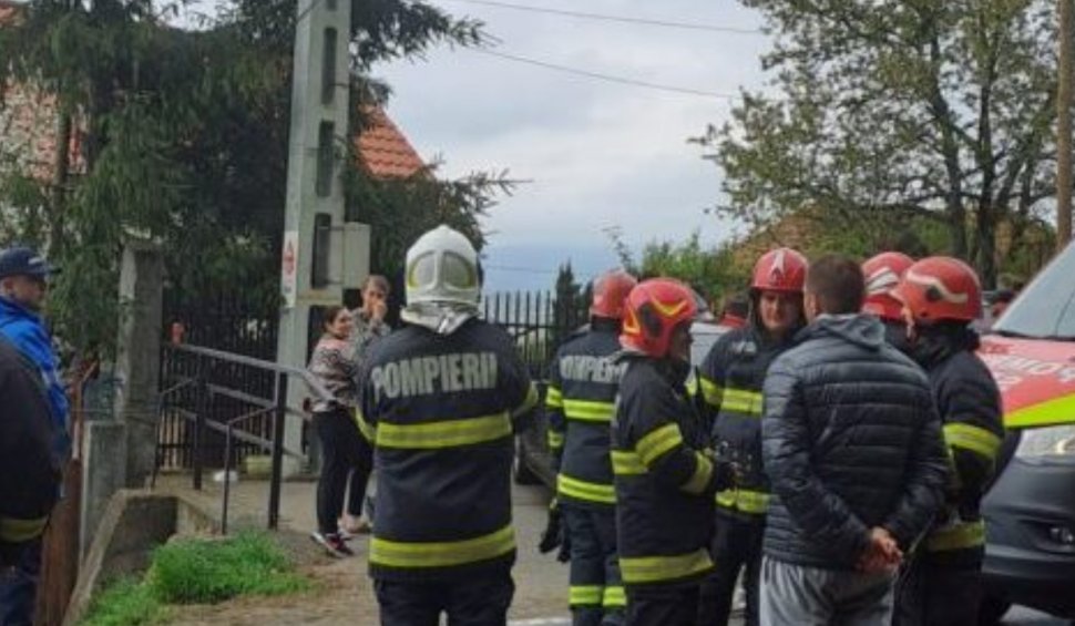 Accident între trei mașini, între Buzău și Ploiești: doi adulți și un copil, răniți