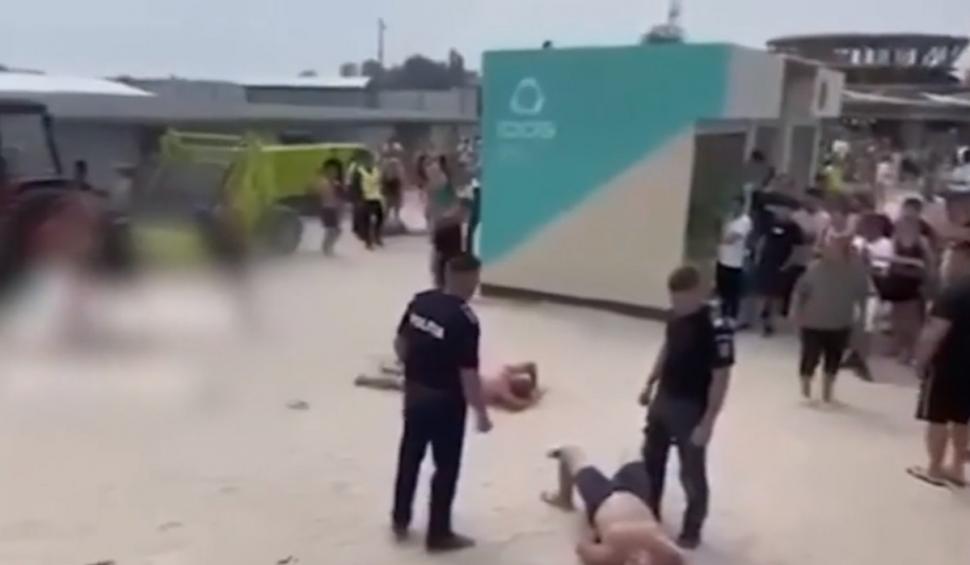 Bătaie între turişti pe o plajă din Costineşti. Scandalagii au fost încătuşaţi  852234