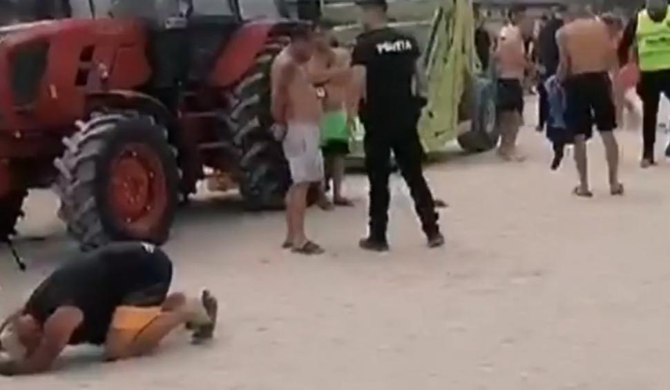 Bătaie între turişti pe o plajă din Costineşti. Scandalagii au fost încătuşaţi  852236