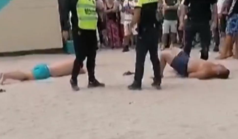Bătaie între turişti pe o plajă din Costineşti. Scandalagii au fost încătuşaţi  852237