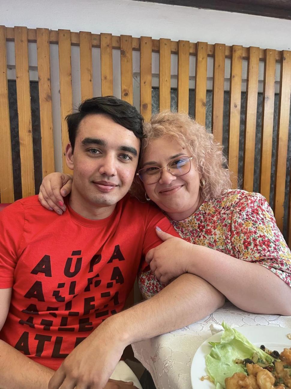 El este Eric, tânărul de 19 ani grav rănit după ce a fost spulberat de un skijet la Eforie. Mama sa îi caută pe vinovaţi: "E straniu" 852137