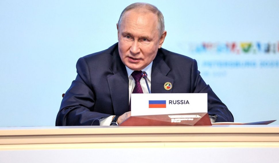 Vladimir Putin atacă SUA într-un mesaj înregistrat, în timp ce Serghei Șoigu examinează, lângă Moscova, arme din Iran, China și India