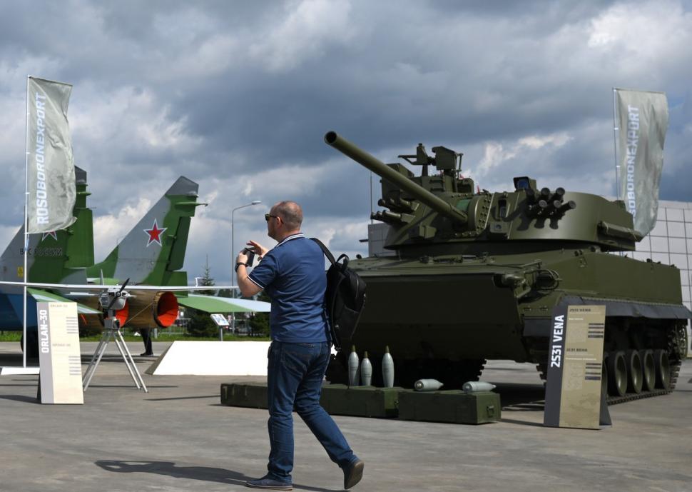 Vladimir Putin atacă SUA într-un mesaj înregistrat, în timp ce Serghei Șoigu examinează, lângă Moscova, arme din Iran, China și India 852195