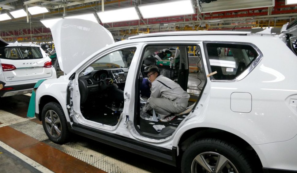 Moody’s Analytics: "China este pe cale să devină cel mai mare exportator de maşini până la finalul anului 2023"