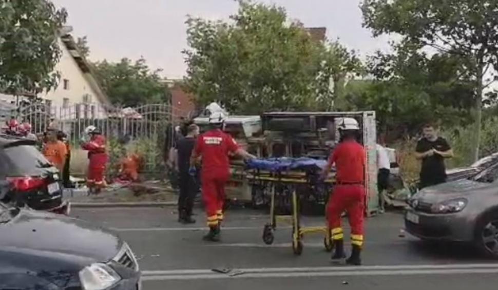 Accident grav în București! Șapte persoane primesc îngrijiri medicale la fața locului 852704