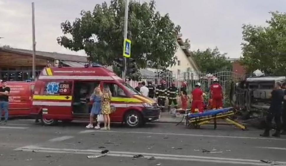 Accident grav în București! Șapte persoane primesc îngrijiri medicale la fața locului 852707