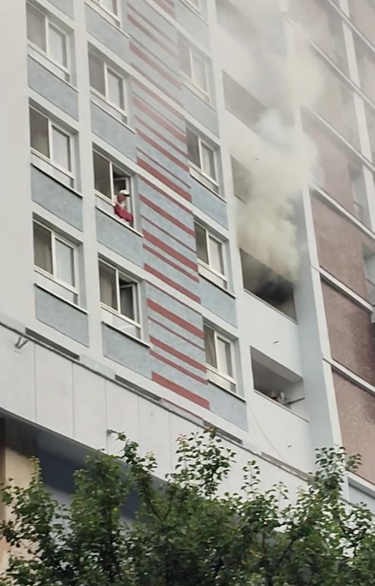 Incendiu violent la Hotel Mureș din Băile Felix. Turiștii au scăpat de flăcări pe scara exterioară a clădirii 852565