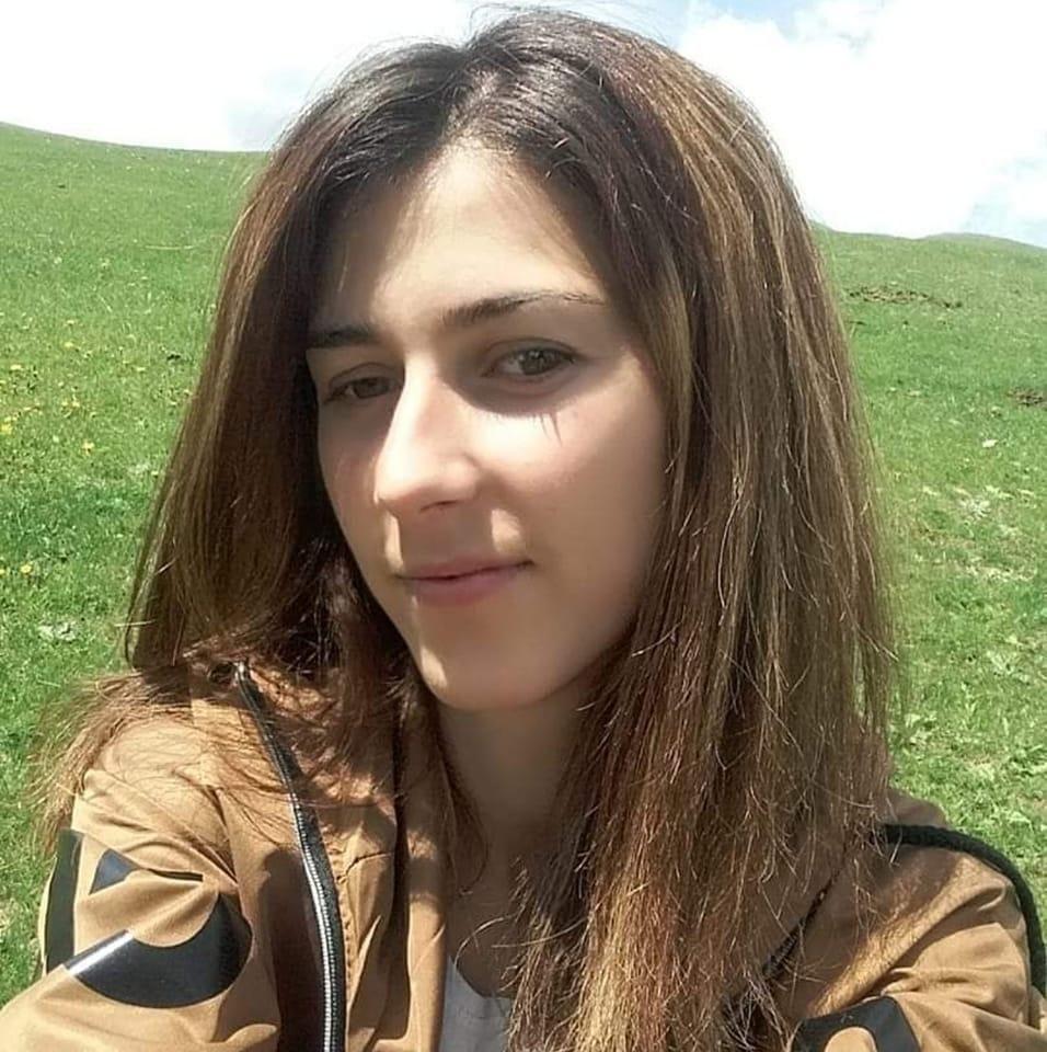 Ea este Ionelia, femeia din Năneşti înjunghiată de soţ din cauza geloziei extreme. Cei doi copii ai lor au rămas acum în grija rudelor 852633