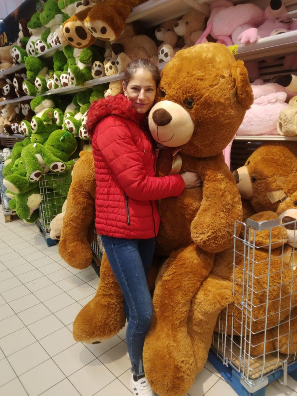 Ea este Ionelia, femeia din Năneşti înjunghiată de soţ din cauza geloziei extreme. Cei doi copii ai lor au rămas acum în grija rudelor 852668