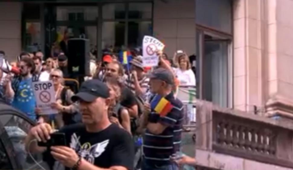 Jandarmeria, despre protestele de la Ministerul Sănătăţii: "Organizatorul a îndemnat participanții să pătrundă în clădirii" 852682