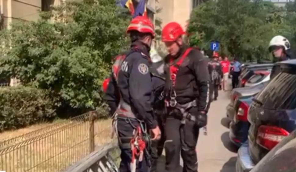 Jandarmeria, despre protestele de la Ministerul Sănătăţii: "Organizatorul a îndemnat participanții să pătrundă în clădirii" 852685