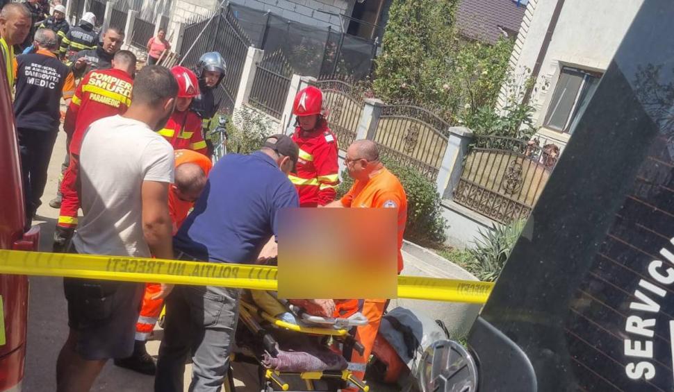 Muncitor care lucra la canalizare, prins sub un mal de pământ, pe un șantier din Dâmbovița. A fost solicitat elicopterul SMURD 852639