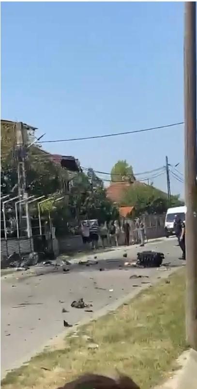 Motorul unui BMW a ajuns pe mijlocul drumului, după ce un tânăr, cu permisul de conducere suspendat, a pierdut controlul volanului 852855