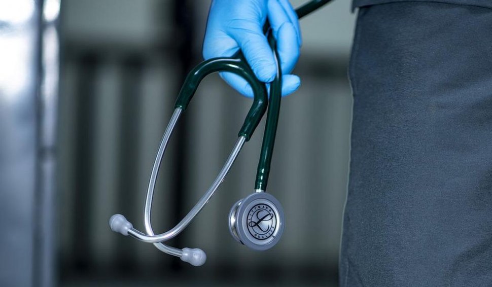 Nereguli grave la Spitalul de Urgență Pitești: Tavane pline de igrasie, uși murdare și protocol de sterilizare încălcat