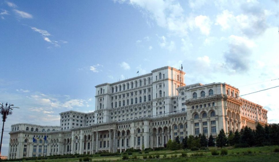 Camera Deputaților se modernizează în vreme de austeritate: Patru milioane de euro pentru lifturi și reparații