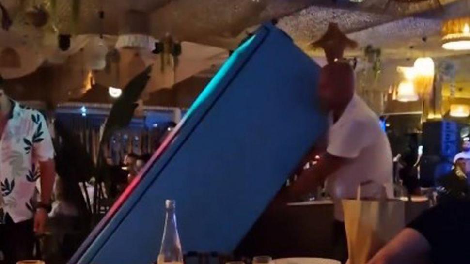 Frigiderul plin cu șampanie, ultima fiță în cluburile de pe litoral 853075