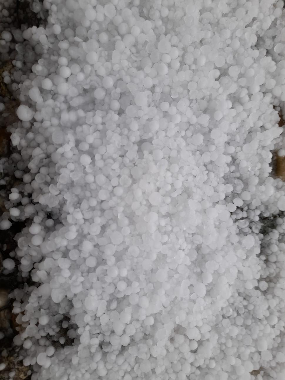 Furtună cu gheață la munte: Strat gros de grindină pe Transalpina 853247