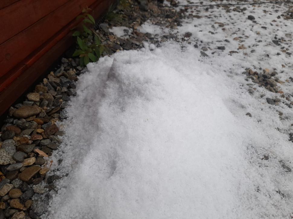 Furtună cu gheață la munte: Strat gros de grindină pe Transalpina 853248