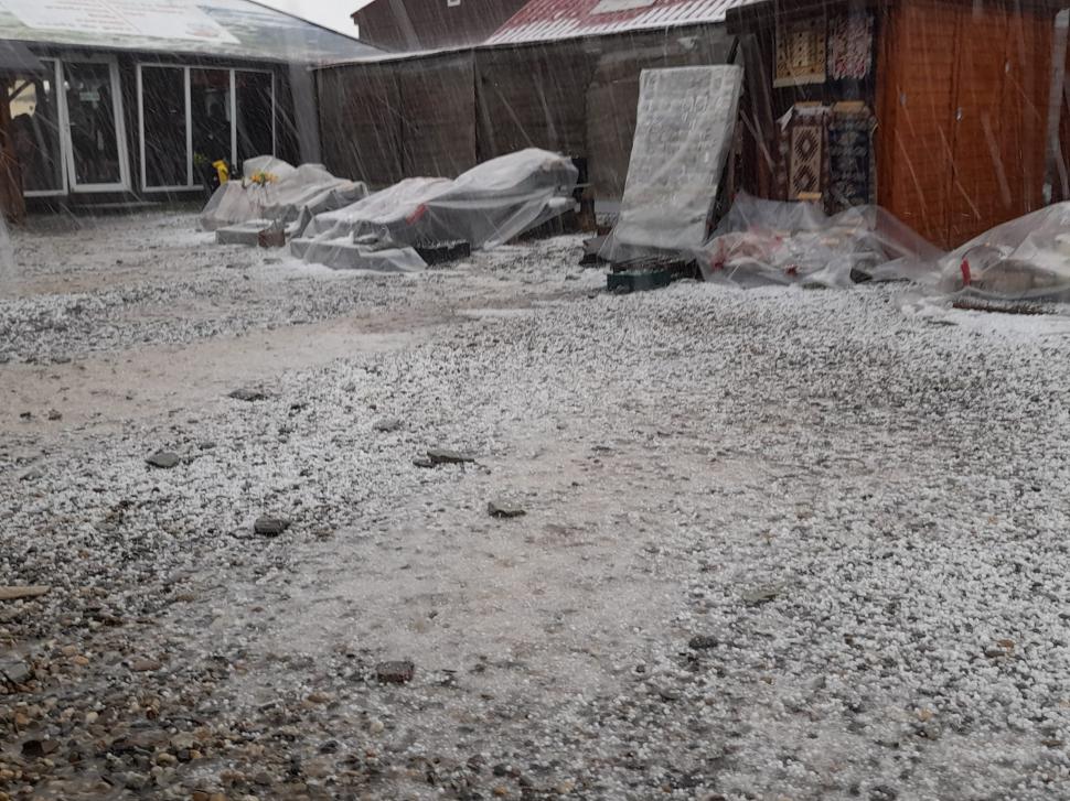 Furtună cu gheață la munte: Strat gros de grindină pe Transalpina 853250