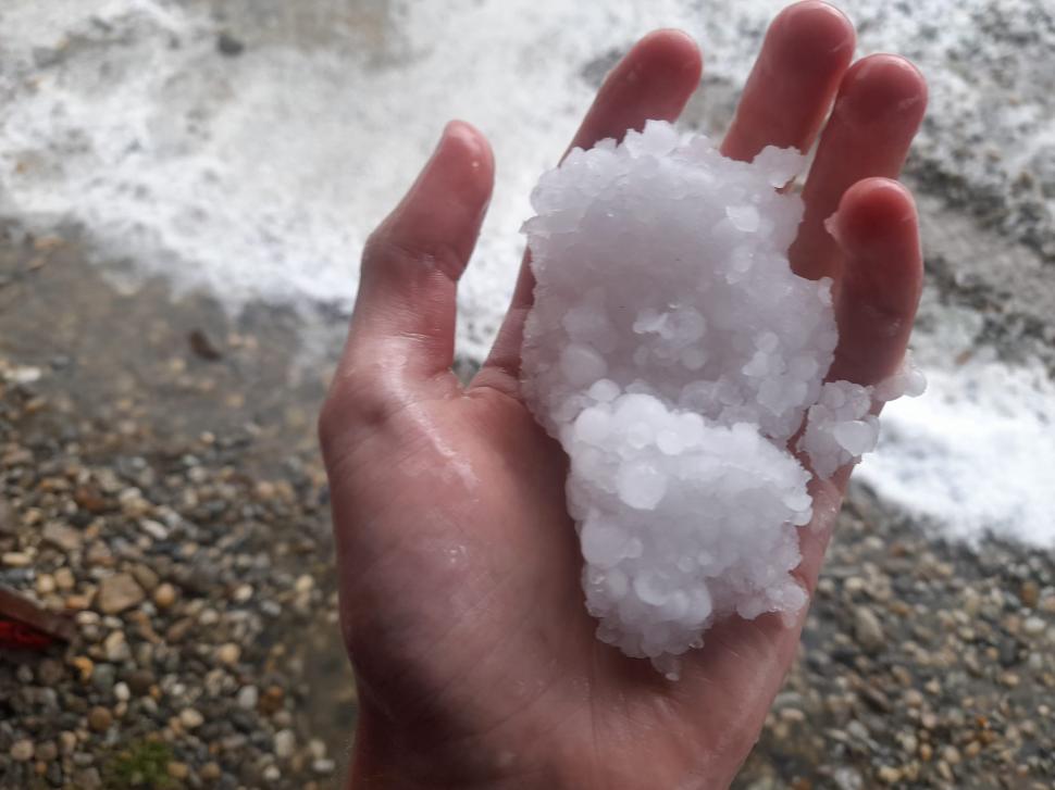 Furtună cu gheață la munte: Strat gros de grindină pe Transalpina 853251