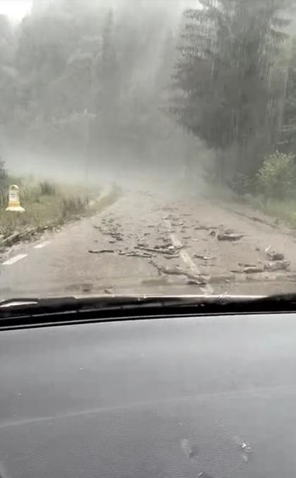 Imaginile dezastrului provocat de inundații în Bistrița-Năsăud. Apele distrug tot ce întâlnesc în cale 853239