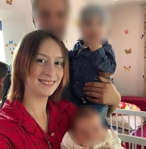 Ea este Lorela, tânăra mamă care s-a aruncat împreună cu cei doi copii de la etajul unui motel din Botoșani 853302