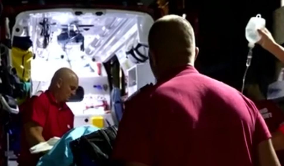 "N-am vrut să le fac nimic rău!" | O mamă s-a aruncat împreună cu cei doi copii de la etajul unui motel din Botoşani. Unul dintre copii a murit 853277