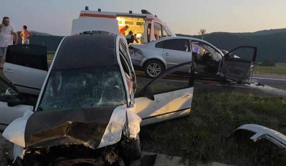 Patru persoane rănite, dintre care două sunt în comă, în urma unui accident rutier grav între Arad și Hunedoara 853678