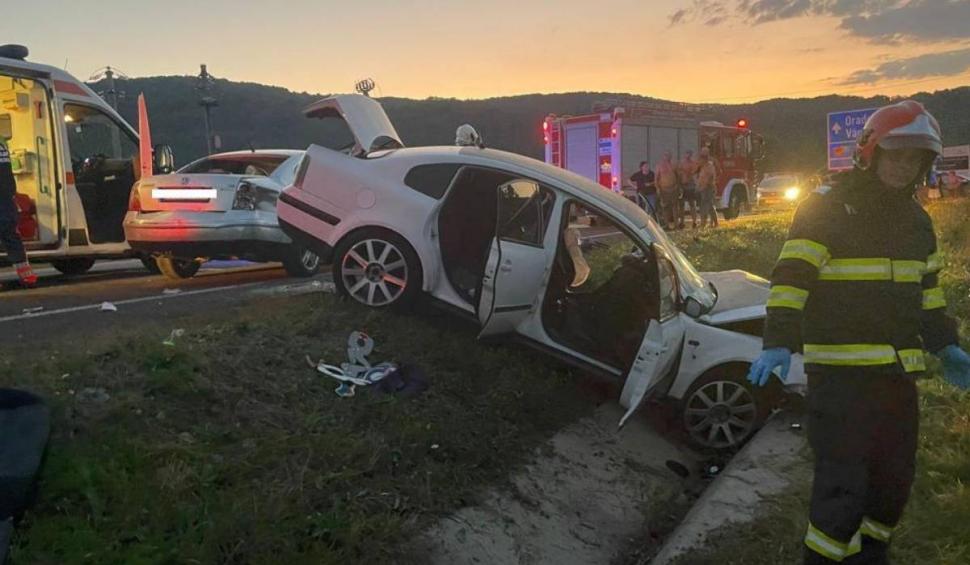 Patru persoane rănite, dintre care două sunt în comă, în urma unui accident rutier grav între Arad și Hunedoara 853679