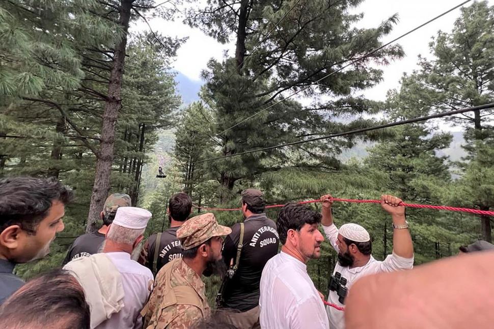 Operaţiune spectaculoasă de salvare. Cinci copii au fost salvați dintr-o telecabină suspendată din Pakistan 853682