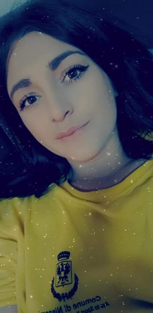 "Veniţi repede! Iubita mea a murit!". Un român a sunat la 112 şi a anunţat că iubita lui a murit, iar poliţiştii l-au încătuşat după ce i-au aflat secretul 853571