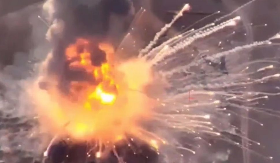 "O lovitură dureroasă pentru inamic!" | Ucraina publică imagini cu explozia în care a distrus un sistem de rachete S-400 în Crimeea