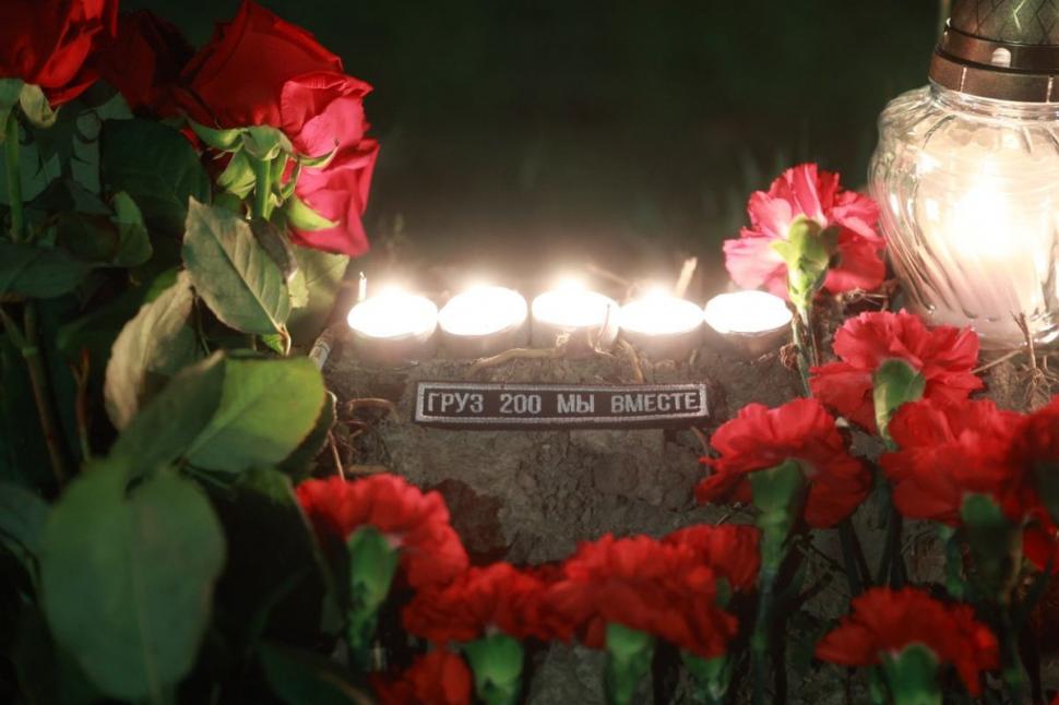 Flori și lumânări pentru Evgheni Prigojin. Sute de oameni i-au adus un ultim omagiu șefului grupării Wagner 853997