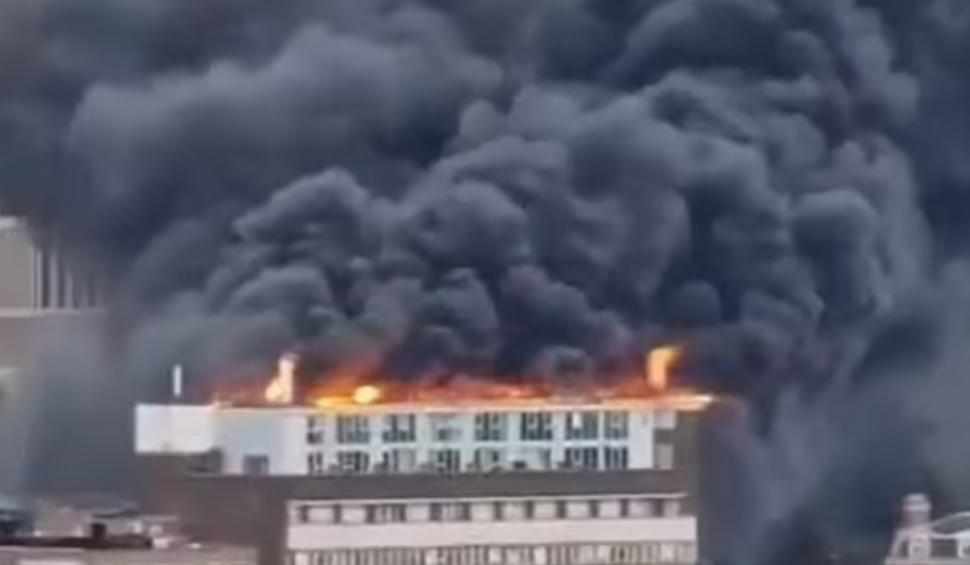 Incendiu uriaș în Londra. Aproximativ 100 de pompieri se află la fața locului 854423