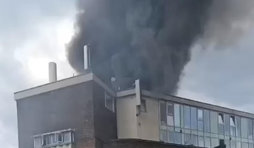Incendiu uriaș în Londra. Aproximativ 100 de pompieri se află la fața locului 854424