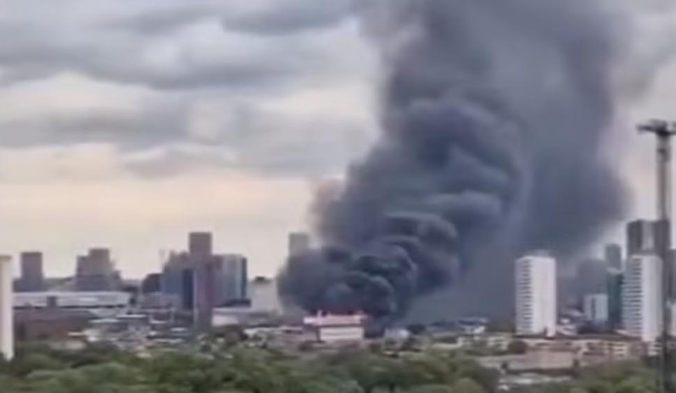 Incendiu uriaș în Londra. Aproximativ 100 de pompieri se află la fața locului 854425