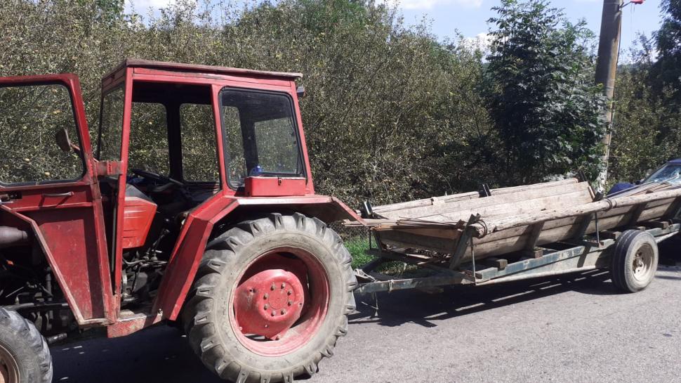 Un şofer din Argeş a fost rănit după ce parbrizul maşinii sale a fost străpuns de zeci de bare de fier-beton 854434