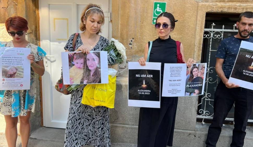 "Nu am aer!" | A început "Marșul pentru Alexandra". Zeci de oameni au ieșit revoltați în stradă 854509