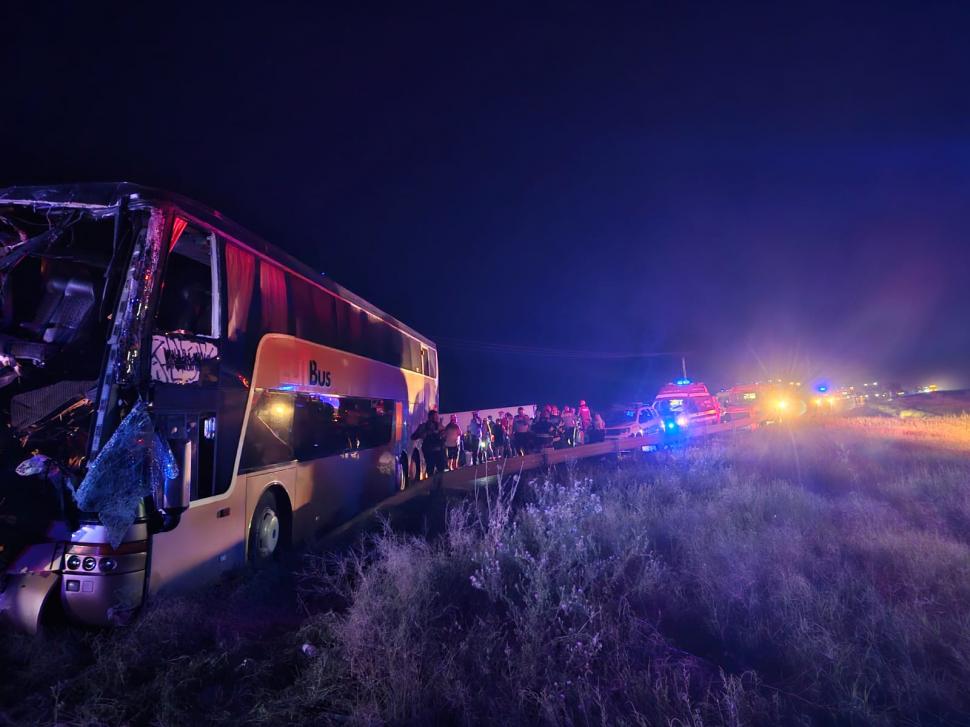 Accident cu zeci de răniţi, în Brăila, după ce un autocar a intrat în plin în remorca unui camion | Autorităţile au activat planul roşu de intervenţie 854438