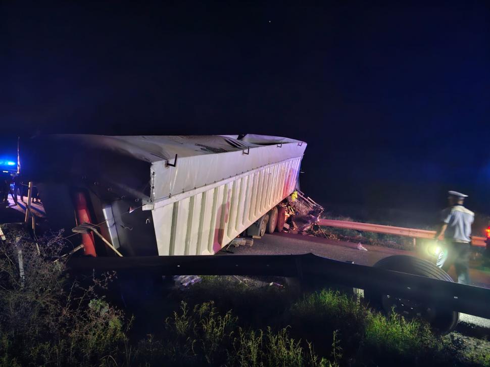 Accident cu zeci de răniţi, în Brăila, după ce un autocar a intrat în plin în remorca unui camion | Autorităţile au activat planul roşu de intervenţie 854439