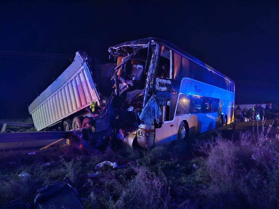 Accident cu zeci de răniţi, în Brăila, după ce un autocar a intrat în plin în remorca unui camion | Autorităţile au activat planul roşu de intervenţie 854442