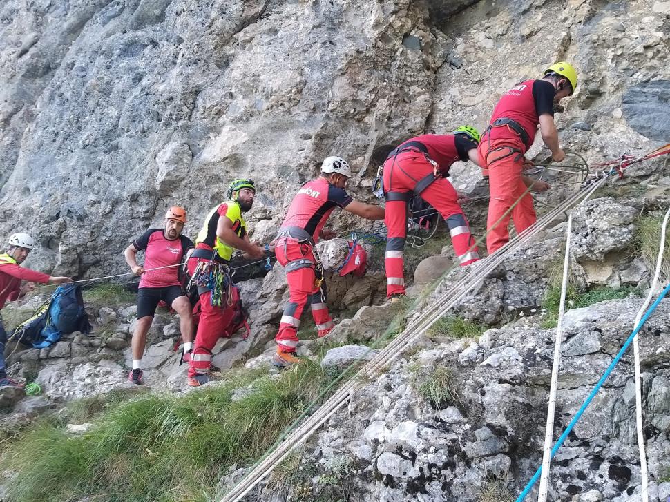 Un turist a murit în Munții Bucegi, după ce a căzut 100 de metri din Brana Caraimanului 854672