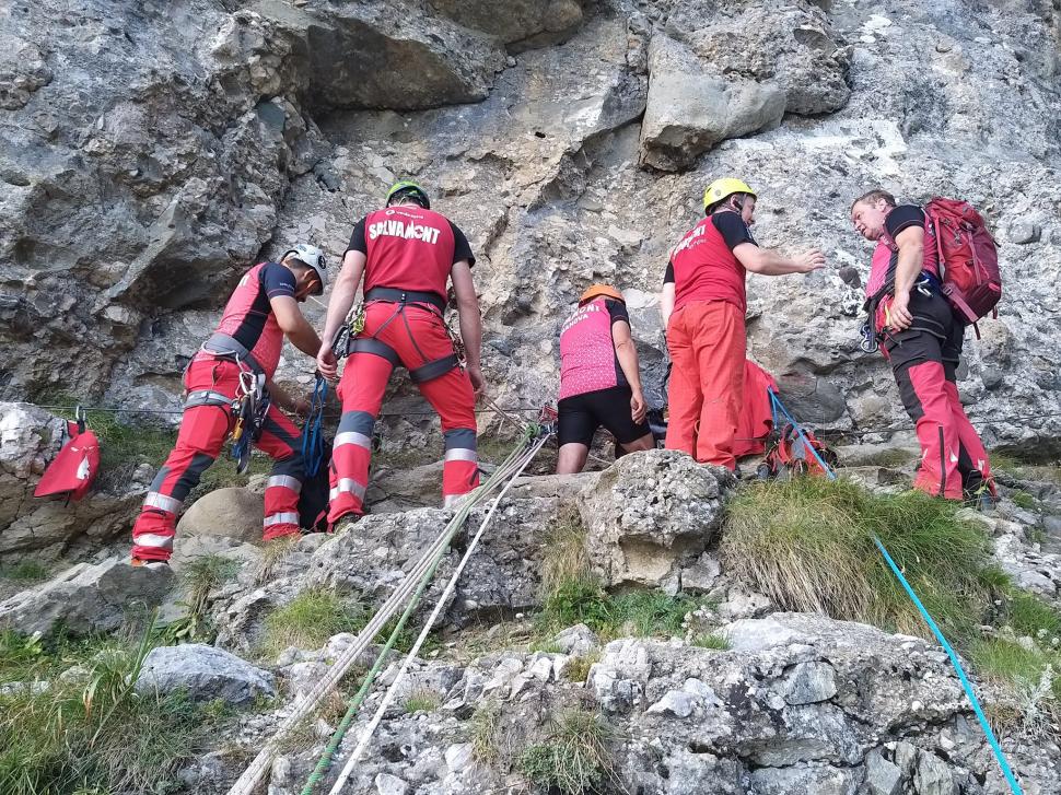 Un turist a murit în Munții Bucegi, după ce a căzut 100 de metri din Brana Caraimanului 854674