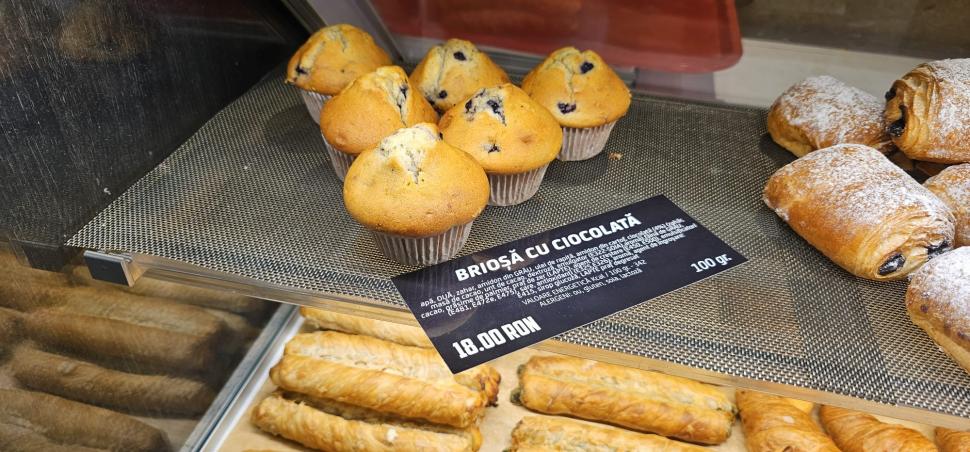 Un turist a făcut publică lista de prețuri la mâncare din Aeroportul Otopeni: "Este exagerat!" 854539